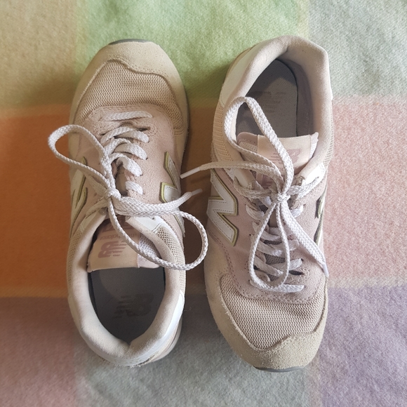 NEW BALANCE 574 Ladies Sneakers - Picture 2 of 3